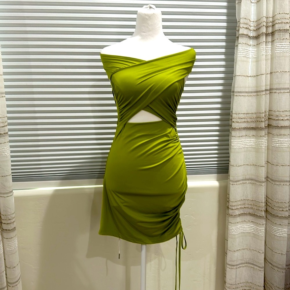 π΅ D&M Ruched Halter Dress - Picture 10 of 16